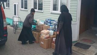 Православный благотворительный фонд передал помощь в Почаевский дом милосердия